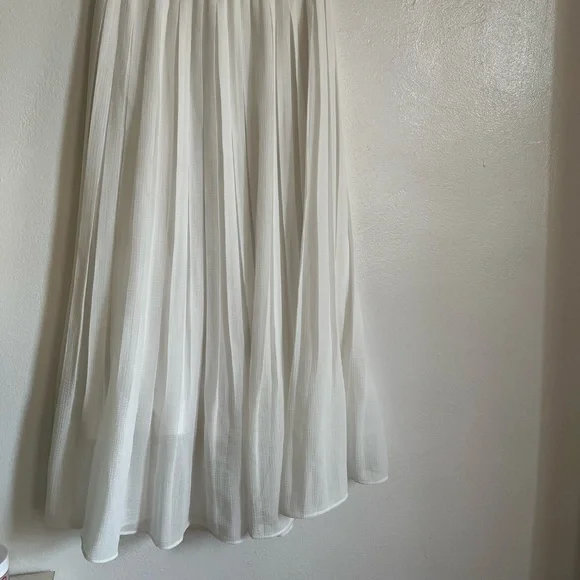 NEW Uniqlo White Skirt - Picture 10 of 11